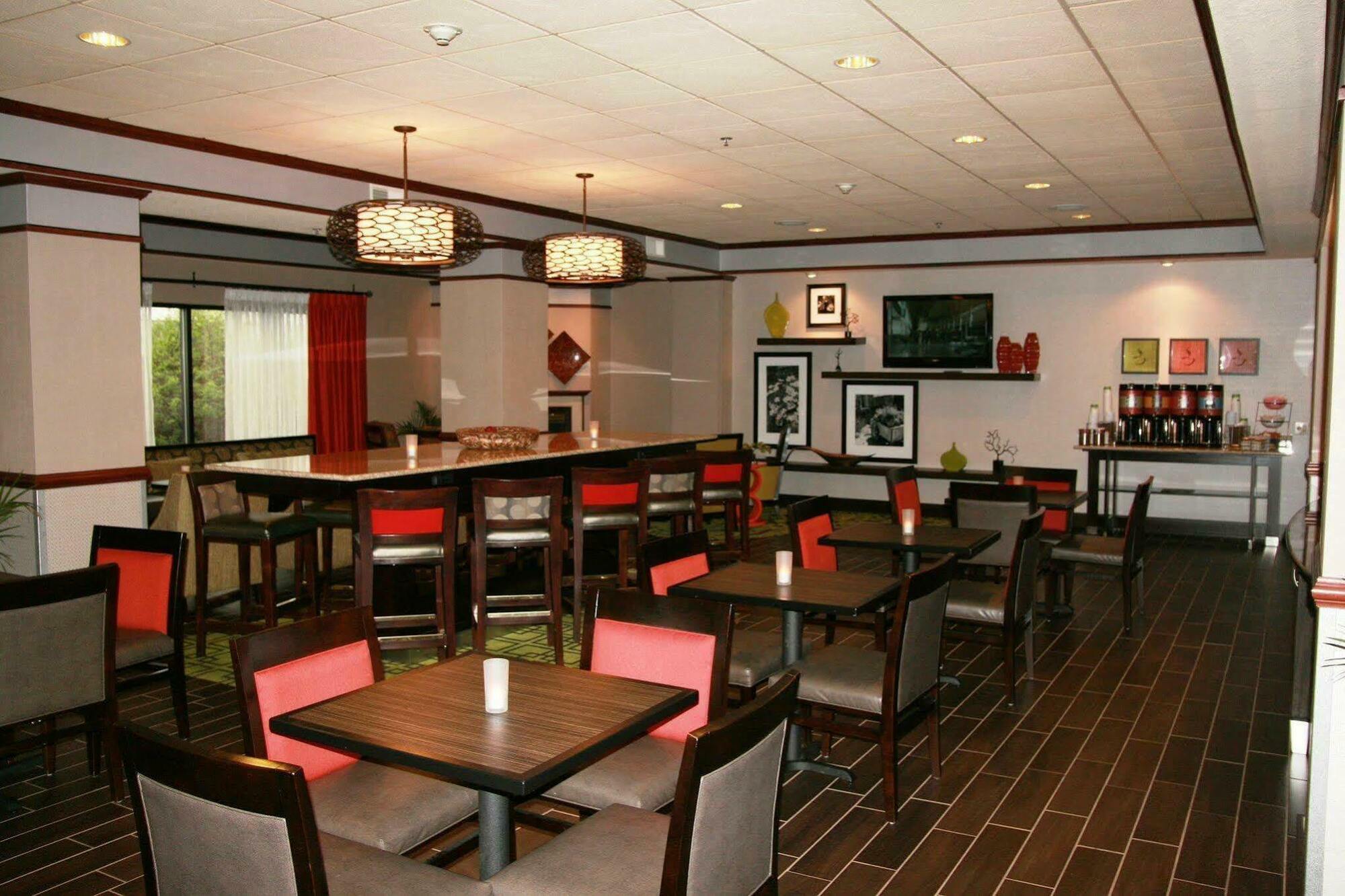 แฮมป์ตัน อินน์ เมาท์ เพลเซนต์ เมานต์เพลเซนต์ ร้านอาหาร รูปภาพ